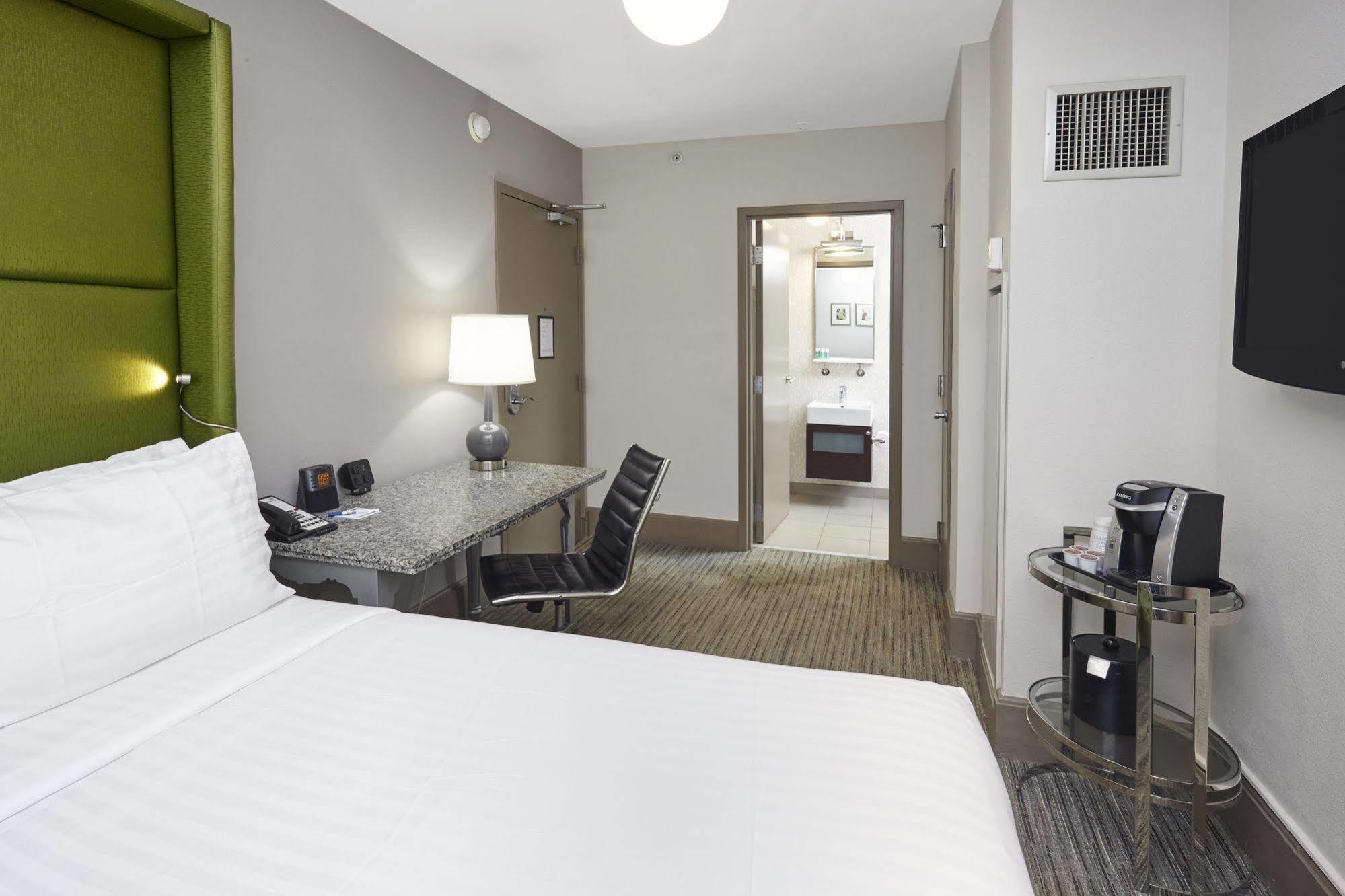 Holiday Inn Express Chicago - Magnificent Mile By Ihg Экстерьер фото